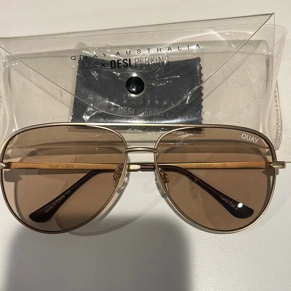 Quay Australia x Desi Perkins SAHARA SUNGLASSES Quay Australia QW000174 BLK/OLV Sahara Desi Perkins Aviator  main image 2